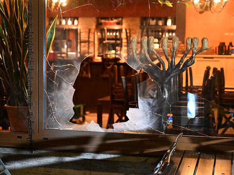 Vorfall an iraelischem Restaurant - Fenster besch&auml;digt