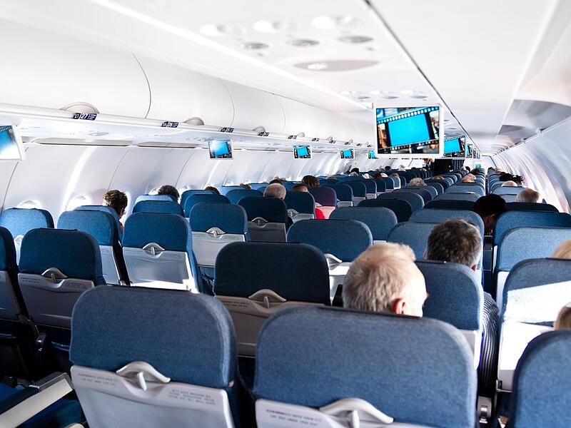 Um den Steigflug der Ticketpreise zu d&auml;mpfen, will die Bundesregierung ab Juli bei Fl&uuml;gen nicht mehr so stark mitkassieren.