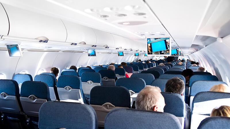 Um den Steigflug der Ticketpreise zu dämpfen, will die Bundesregierung ab Juli bei Flügen nicht mehr so stark mitkassieren. Um den Steigflug der Ticketpreise zu dämpfen, will die Bundesregierung ab Juli bei Flügen nicht mehr so stark mitkassieren.