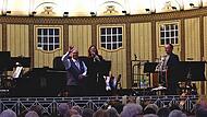 Gesellige Singen: Edmund Seller hört auf Sylvie Thormann verabschiedet Edmund Seller (von links): Edmund Seller, Sylvie Thormann (Kurdirektorin und Geschäftsführerin der Bayer. Staatsbad Bad Kissingen GmbH) & Bruno Heynen (Leiter der Veranstaltungsabteilung der Bayer. Staatsbad Bad Kissingen GmbH)
