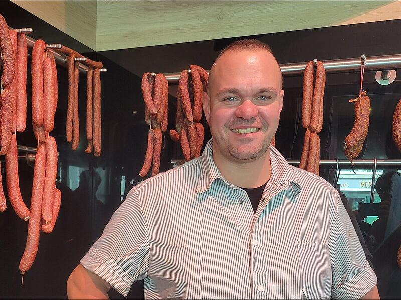 Nun ist es amtlich: Ab dem 2. Januar 2026 steht mit Michael Reif steht bereits die vierte Chef-Generation in der Forchheimer Traditionsmetzgerei Schweizer und Reif hinter der Theke.