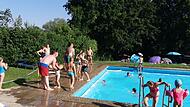 Es gab Zeiten, wie auf diesem Foto im Juni 2019, als es im Kraisdorfer Schwimmbad richtig voll war.