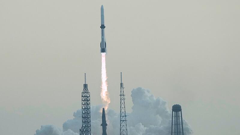 Blue Origin Rakete bringt Satelliten ins All