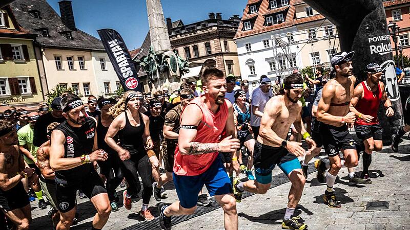 Das Spartan Race nimmt die Kulmbacher Altstadt für ein Wochenende ein. Der Start der Rennen erfolgt am Marktplatz. Das Spartan Race nimmt die Kulmbacher Altstadt für ein Wochenende ein. Der Start der Rennen erfolgt am Marktplatz.