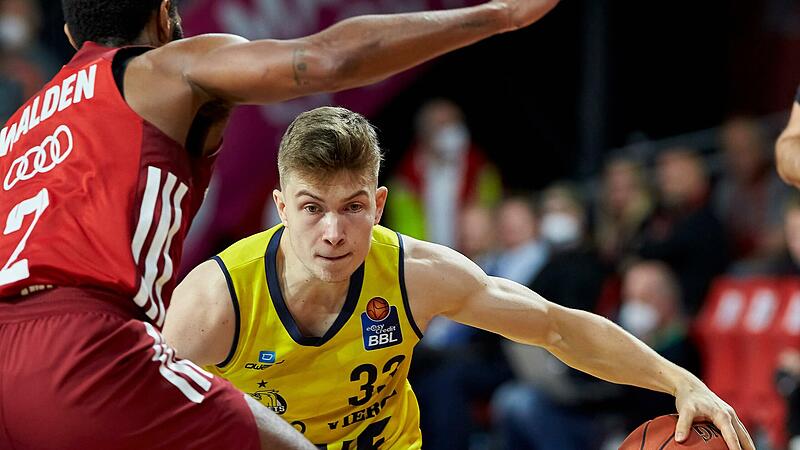 Bennet Hundt hat Brose Bamberg nach einem Jahr im Sommer verlassen und bei den EWE Baskets Oldenburg einen Zweijahresvertrag unterschrieben. Bennet Hundt hat Brose Bamberg nach einem Jahr im Sommer verlassen und bei den EWE Baskets Oldenburg einen Zweijahresvertrag unterschrieben.
