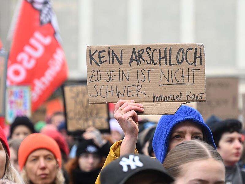 Demonstration gegen sexuelle und digitale Gewalt Demonstration gegen sexuelle und digitale Gewalt