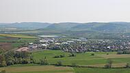Blick vom Hammelberg auf Westheim mit Gewerbegebiet