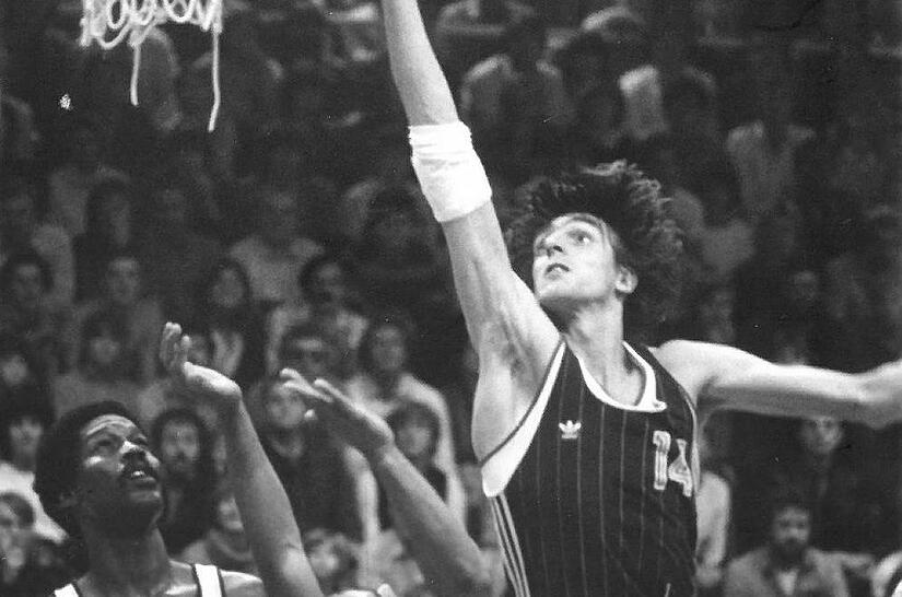 Bernd Kimpel (rechts) im Bamberger Trikot war in der Saison 1984/85 Ausl&ouml;ser f&uuml;r einen Rechtstreit mit dem Verband, der in einem Entscheidungsspiel mit Heidelberg gipfelte. Kimpel spielte einst jeweils vier Jahre f&uuml;r Heidelberg und Bamberg.