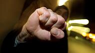 Unvermittelt hatten zwei Männer vor einer Bäckerei in Bad Kissingen einen 40-Jährigen brutal zusammengeschlagen. Unvermittelt hatten zwei Männer vor einer Bäckerei in Bad Kissingen einen 40-Jährigen brutal zusammengeschlagen.