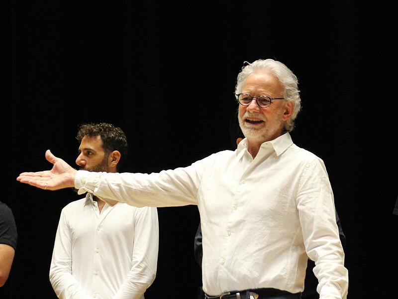 Landestheater Coburg Landestheater Coburg: Intendant Ulrich Peters bei der Begrüßung der Theaterbelegschaft zum Auftakt der Spielzeit 2026/2027.