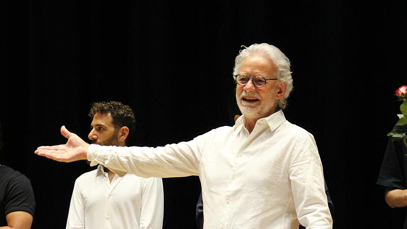 Landestheater Coburg Landestheater Coburg: Intendant Ulrich Peters bei der Begrüßung der Theaterbelegschaft zum Auftakt der Spielzeit 2026/2027.