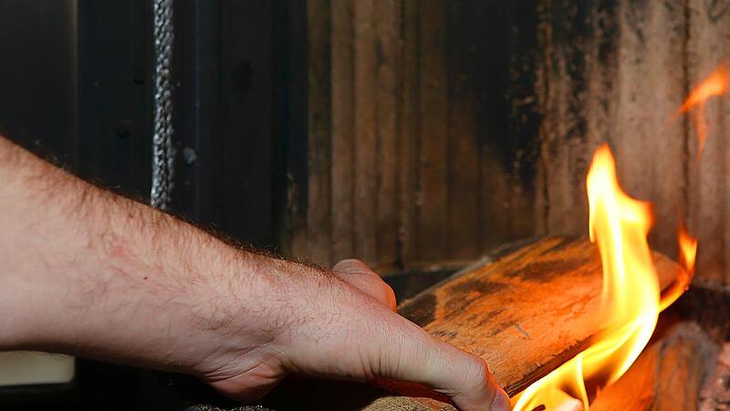 Der richtige Betrieb eines Holzofens spielt eine wichtige Rolle beim Heizen und f&uuml;r die Immissionen, die dabei freigesetzt werden.