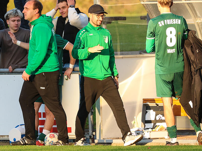 Trainer Frederic Martin (rechts) will mit seinem Team am heutigen Samstag dreifach punkten.