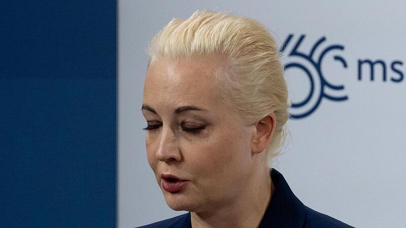 Julija Nawalnaja, Witwe Alexej Nawalnys, nimmt an der Sicherheitskonferenz teil. Sie forderte nur Stunden nach der Todesnachricht  die Hilfe der internationalen Gemeinschaft gegen Putins Regime.