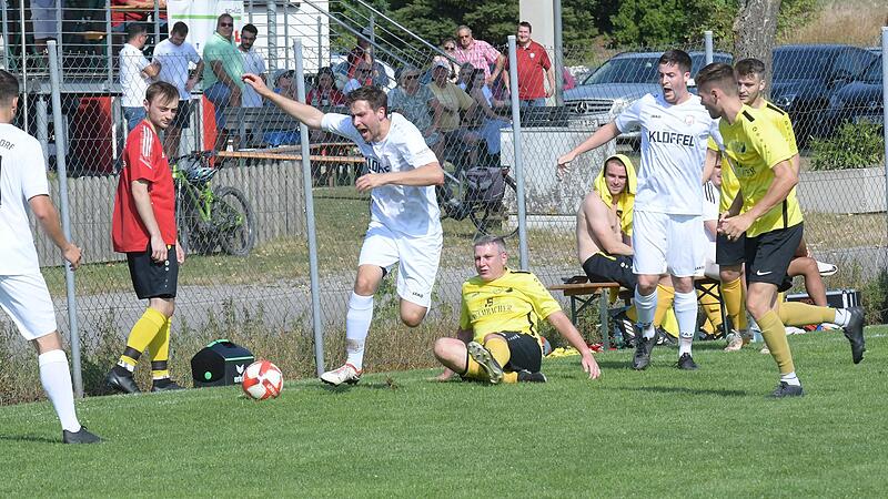 Der TSV Thundorf (in Weiß) und die SG Unter-/Oberebersbach/Steinach II treffen in der kommenden Saison der A-Klasse Rhön 2 erneut aufeinander, ansonsten wurde die Spielgruppe etwas durcheinandergewürfelt mit nun sechs Teams aus dem Nachbarlandkrei... Der TSV Thundorf (in Weiß) und die SG Unter-/Oberebersbach/Steinach II treffen in der kommenden Saison der A-Klasse Rhön 2 erneut aufeinander, ansonsten wurde die Spielgruppe etwas durcheinandergewürfelt mit nun sechs Teams aus dem Nachbarlandkrei...