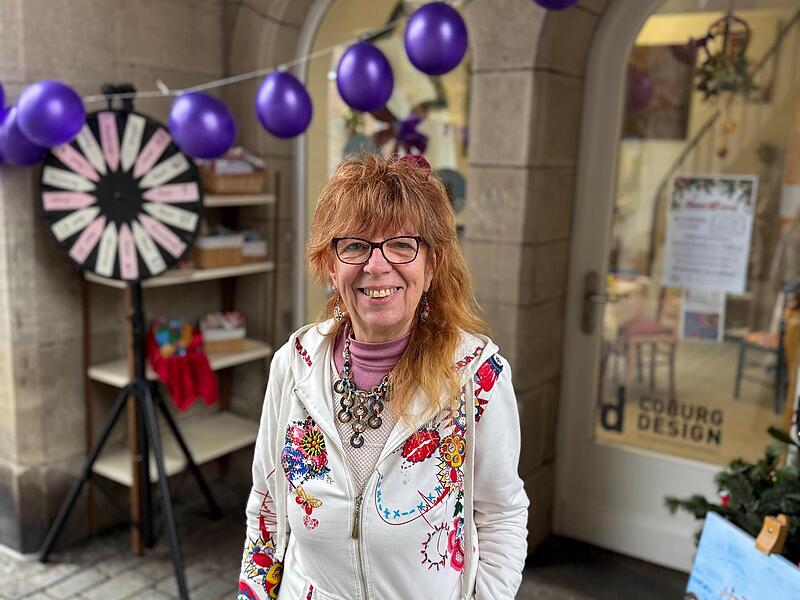 Monica G&uuml;dokeit erweckt mit Kunst das Ladenlokal im Ketschentor zum Leben.