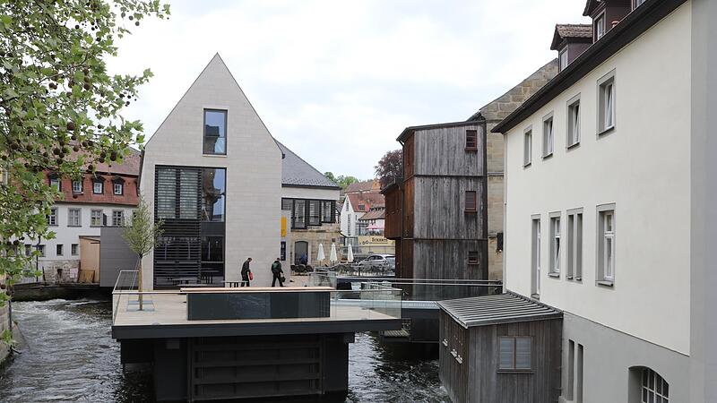 2019 eröffnete an den Unteren Mühlen das Bamberger Welterbe-Besuchszentrum – und schloss damit eine seit Kriegsende schwärende städtebauliche Wunde. 2019 eröffnete an den Unteren Mühlen das Bamberger Welterbe-Besuchszentrum – und schloss damit eine seit Kriegsende schwärende städtebauliche Wunde.