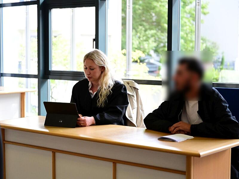 Rechtsanwältin Laura Kelker aus Bamberg und der Angeklagte