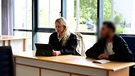 Rechtsanwältin Laura Kelker aus Bamberg und der Angeklagte
