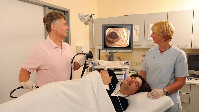 Der Patient kann eine Kurznarkose erhalten und bekommt von der Darmspiegelung nichts mit.