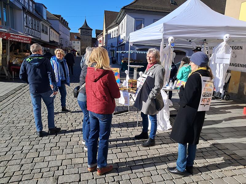 Mahnwache der Omas gegen rechts LIF