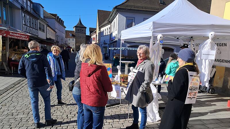 Mahnwache der Omas gegen rechts LIF Mahnwache der Omas gegen rechts LIF