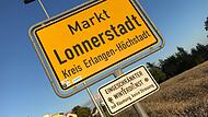 Ob der Streit zwischen Bürgermeisterin Regina Bruckmann und Gemeinderat Giovanni Daniele nach der jüngsten Gemeinderatssitzung in Lonnerstadt beigelegt ist, bleibt offen. Ob der Streit zwischen Bürgermeisterin Regina Bruckmann und Gemeinderat Giovanni Daniele nach der jüngsten Gemeinderatssitzung in Lonnerstadt beigelegt ist, bleibt offen.