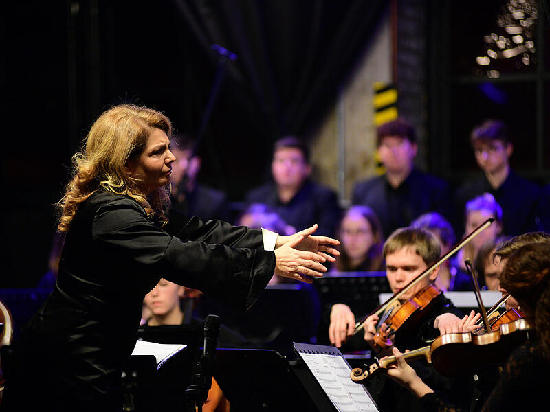 Prominente Dirigentin aus dem Kulmbacher Land: Mit einem Konzert unter dem Motto „Ein Wintermärchen“ will Ljubka zu Guttenberg auf die Weihnachtszeit einstimmen.
