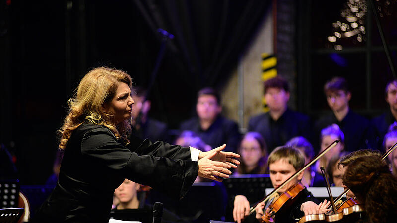 Prominente Dirigentin aus dem Kulmbacher Land: Mit einem Konzert unter dem Motto „Ein Wintermärchen“ will Ljubka zu Guttenberg auf die Weihnachtszeit einstimmen.