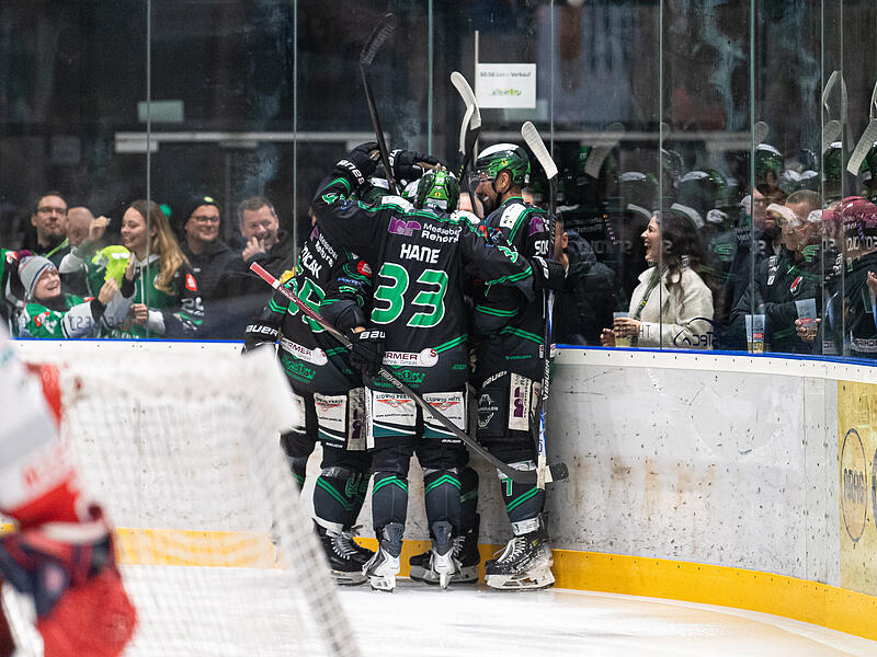 Jubel in Höchstadt, und das auf Seiten der Alligators sieben Mal. Die Alligators haben am Mittwochabend die Passau Black Hawks mit 7:3 besiegt.