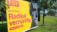 Die Gesichter – auf den Wahlplakaten – verschwinden wieder, aber die Probleme bleiben, und die Arbeit fängt erst an. Die Gesichter – auf den Wahlplakaten – verschwinden wieder, aber die Probleme bleiben, und die Arbeit fängt erst an.