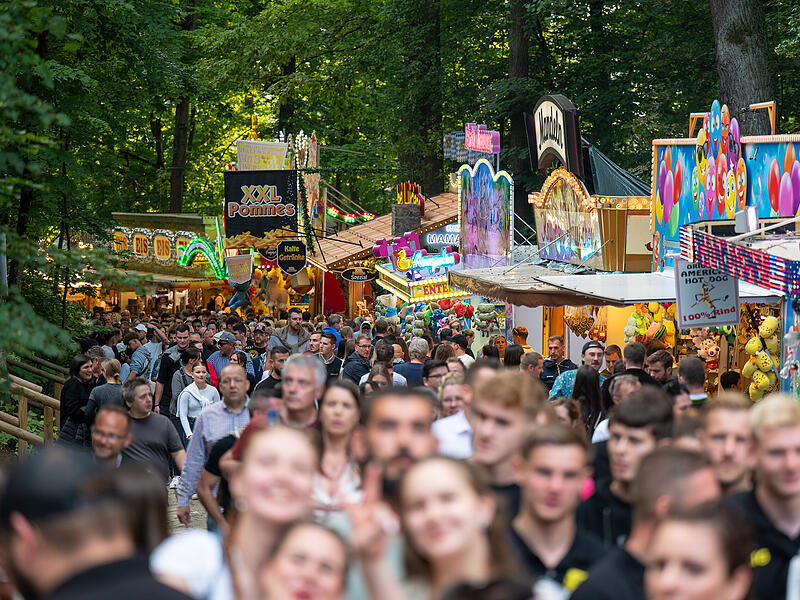 Es ist das Event des Forchheimer Jahres: das Annafest. Allerdings bilden sich seit zwei Jahren Sorgenfalten auf den Stirnen derer, die das Fest bezahlen m&uuml;ssen. Angesichts klammer Stadtkassen d&uuml;rfe es keine Denkverbote mehr geben, sagt Forchheims Stadtpolitik unisono. Doch &ndash; gilt das auch f&uuml;rs Annafest?