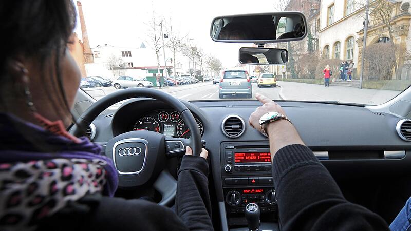 Die CSU will das  begleitete Fahren bereits ab 16 erm&ouml;glichen.