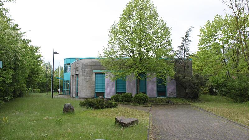 Das Innovationszentrum Lichtenfels im Schneidm&uuml;hlweg. Ein K&auml;ufer m&ouml;chte den Dornr&ouml;schenschlaf des leerstehenden Geb&auml;udes beenden.