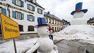 Bau eines riesigen Schneemanns