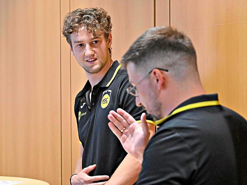 Marin Lisac gab bei der Auftakt-PK des HSC Coburg seine Vertragsverl&auml;ngerung bekannt.Hagen Lehmann
