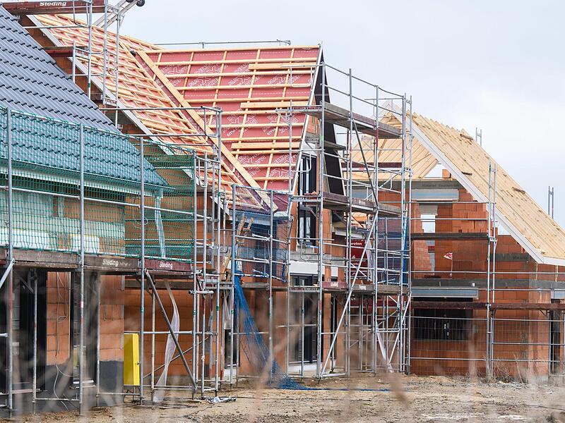 Im bayerischen Wohnungsbau ist trotz einer spürbaren Erholung noch keine durchgreifende Wende in Sicht.