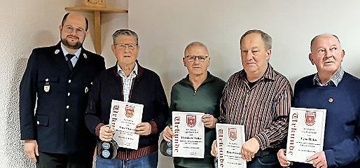 Ehrungen von links: Vorsitzender Johannes Heim, Ewald Kiesel, Bernd Wilm, Peter Bötsch und Egon Hehn. Ehrungen von links: Vorsitzender Johannes Heim, Ewald Kiesel, Bernd Wilm, Peter Bötsch und Egon Hehn.
