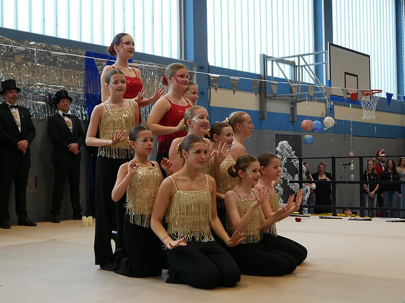 Die Jugendgarde von BTC Garitz mit ihrem Mafia-Showtanz. Die Jugendgarde von BTC Garitz mit ihrem Mafia-Showtanz.