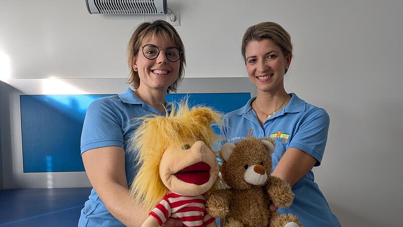 Dr. Anna Wolf und Dr. Nadine Hartjen freuen sich schon darauf, die vielen Puppen und Teddys bei der FT-Himmelswerkstatt gesund zu machen.Forchheim & Fr&auml;nkische Schweiz