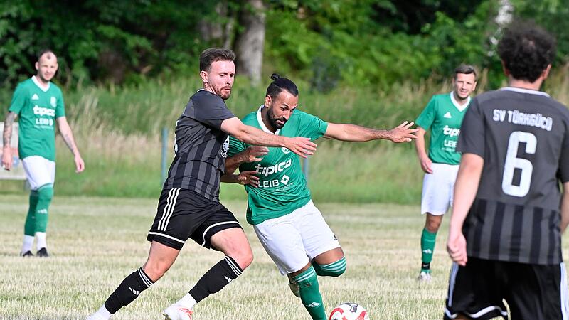 Der FC Haarbrücken (grün), hier im Kreispokal gegen Türkgücü Neustadt, tut sich in der Kreisliga aktuell extrem schwer. Der FC Haarbrücken (grün), hier im Kreispokal gegen Türkgücü Neustadt, tut sich in der Kreisliga aktuell extrem schwer.