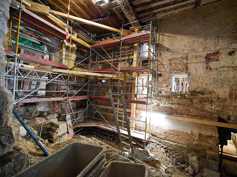 In Betrieb gehen wird das zum „Haus der Begegnung“ sanierte Rathaus erst Mitte 2026. Das hat viele Gründe – einer davon ist im Keller zu finden.Forchheim & Fränkische Schweiz In Betrieb gehen wird das zum „Haus der Begegnung“ sanierte Rathaus erst Mitte 2026. Das hat viele Gründe – einer davon ist im Keller zu finden.Forchheim & Fränkische Schweiz