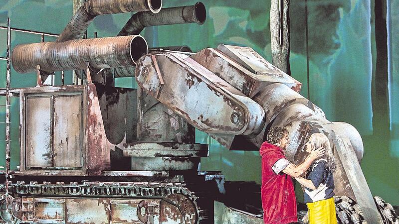 Jetzt wird nicht mehr gebaggert: Parsifal (Andreas Schager) und Kundry (Ekaterina Gubanova) bei den Bayreuther Festspielen.