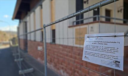 Aussegnungshalle in Friedhof in Bad Brückenau: Notsicherung Aussegnungshalle in Friedhof in Bad Brückenau: Notsicherung