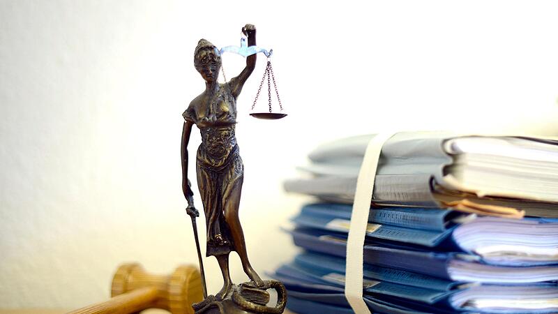 Die Kosten des Verfahrens trägt die Staatskasse.