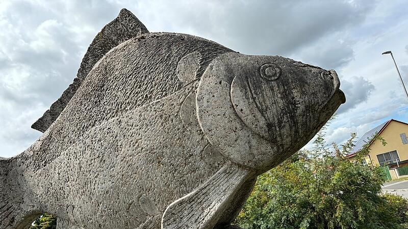 Die Karpfenskulptur im Höchstadter Karpfenkreisel wird ebenso auf Google-Maps rezensiert wie unzählige andere Orte in der Region.