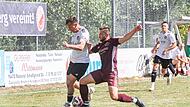 Meeder (links) und Einberg (rechts) kämpfen um die Vorherrschaft in der Coburger Kreisliga. Hier eine Szene aus dem Hinspiel. Meeder (links) und Einberg (rechts) kämpfen um die Vorherrschaft in der Coburger Kreisliga. Hier eine Szene aus dem Hinspiel.