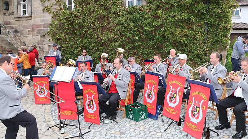 Die Neuhauser Blasmusik spielt am Freitagabend zur Kirchweih auf.