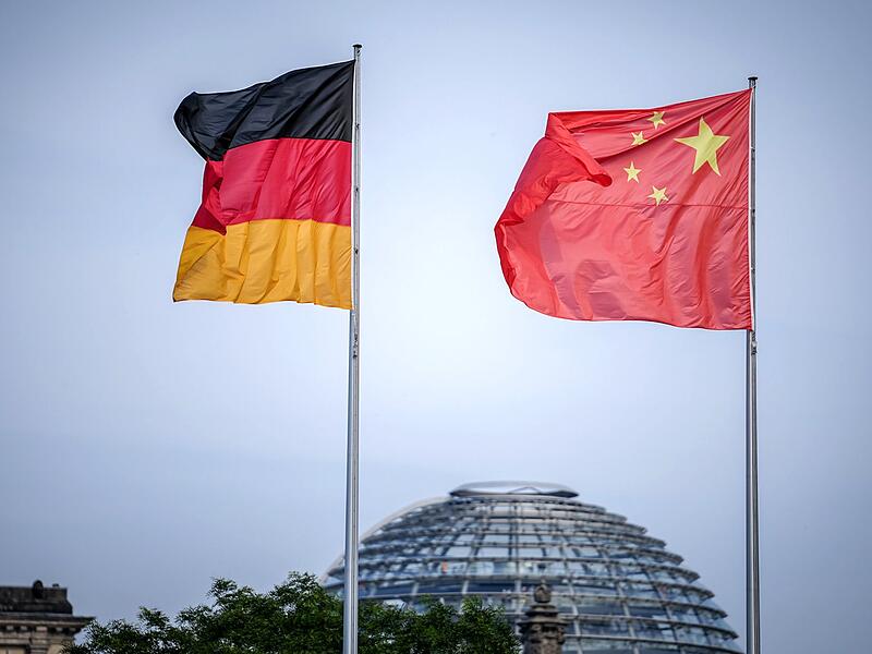 Deutsche und chinesische Flagge Deutsche und chinesische Flagge