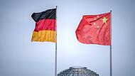 Deutsche und chinesische Flagge Deutsche und chinesische Flagge
